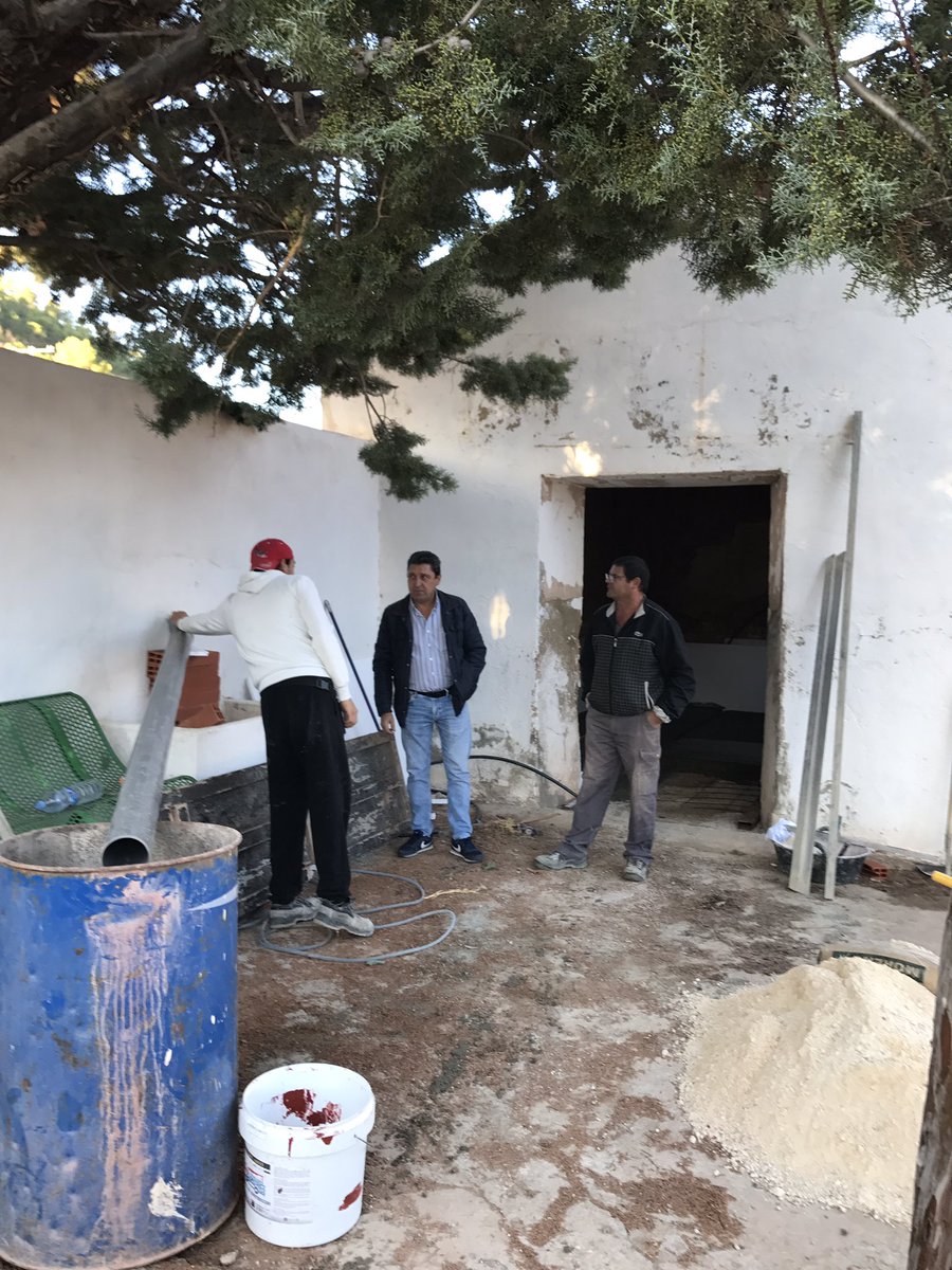 EgJuan92's tweet photo. Comienzan las obras de en el Cementerio Municipal, mejorando instalaciones para con ello ofrecer mejor servicio a todos. #MejoramosBogarra https://t.co/6kyRJRQtCD