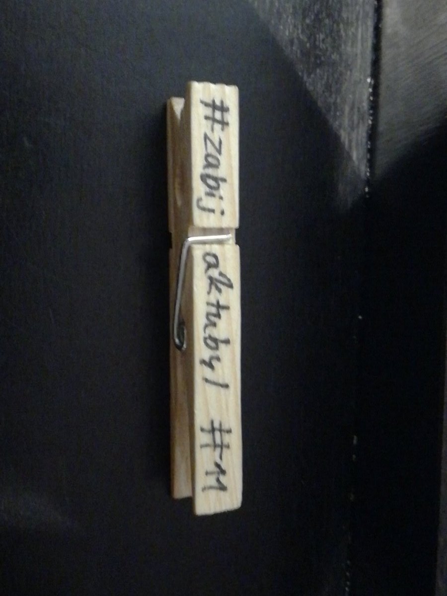 JanFilip5's tweet photo. @kolickar Kolíčkář znovu útočí. Nikdo není v bezpečí. Studenti fitu bojte se. #fitcvut #zabijak #cvut #fitseznamovak https://t.co/1J89DyMlw7