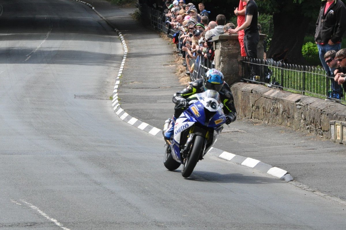db64_david's tweet photo. #DavoJohnson #TT2015 #Conkerfields @davojohnson20 @roadracingdaily @Jon_3_roads @MotofestIOMTT @IOMTTPHOTOS @LivingRoadRaces @ILoveTheIOM https://t.co/R3yReVJush