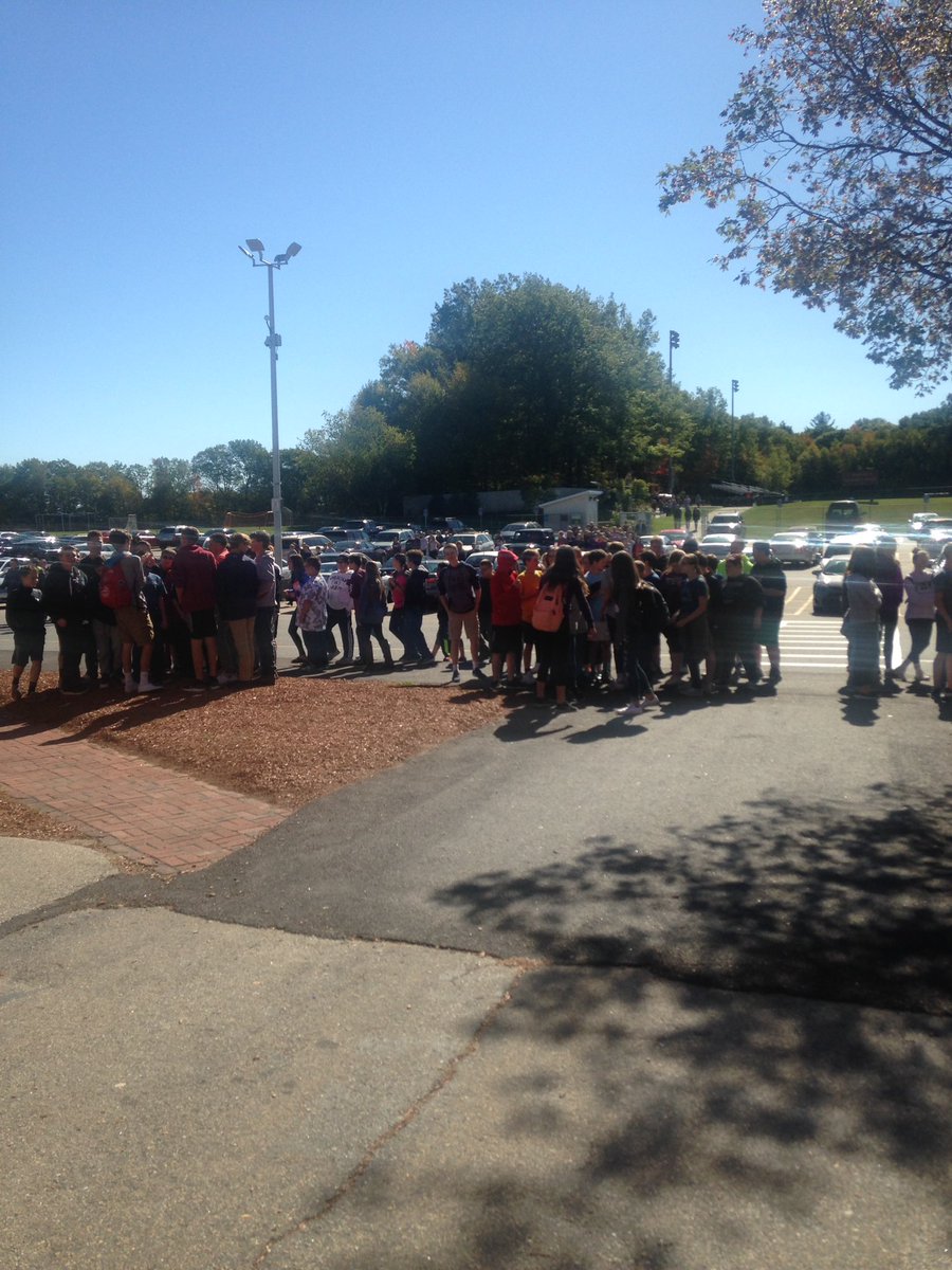 CoreyGendron1's tweet photo. @cms_grizzlies @dmstitans Thank you 8th graders. We loved having you. #FallShowcase2017 https://t.co/U9KzwklccV