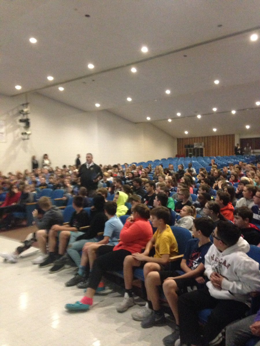 CoreyGendron1's tweet photo. @cms_grizzlies @dmstitans Thank you 8th graders. We loved having you. #FallShowcase2017 https://t.co/U9KzwklccV