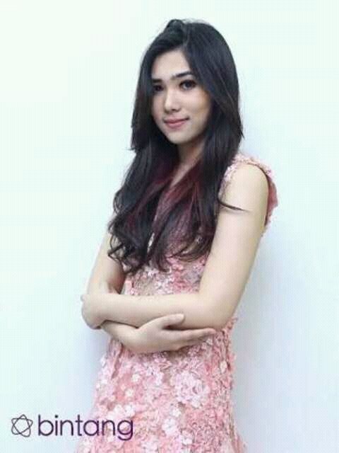 Enikasari29Aziz's tweet photo. kalo kita liat² wajahnya kak @Isyanasarasvati sama wajah aktris asal Jepang @Taookamoto mirip yah... 😂😂
apa kakak berdua ini kembar yah.. 😂😅 https://t.co/OETwD8S87E