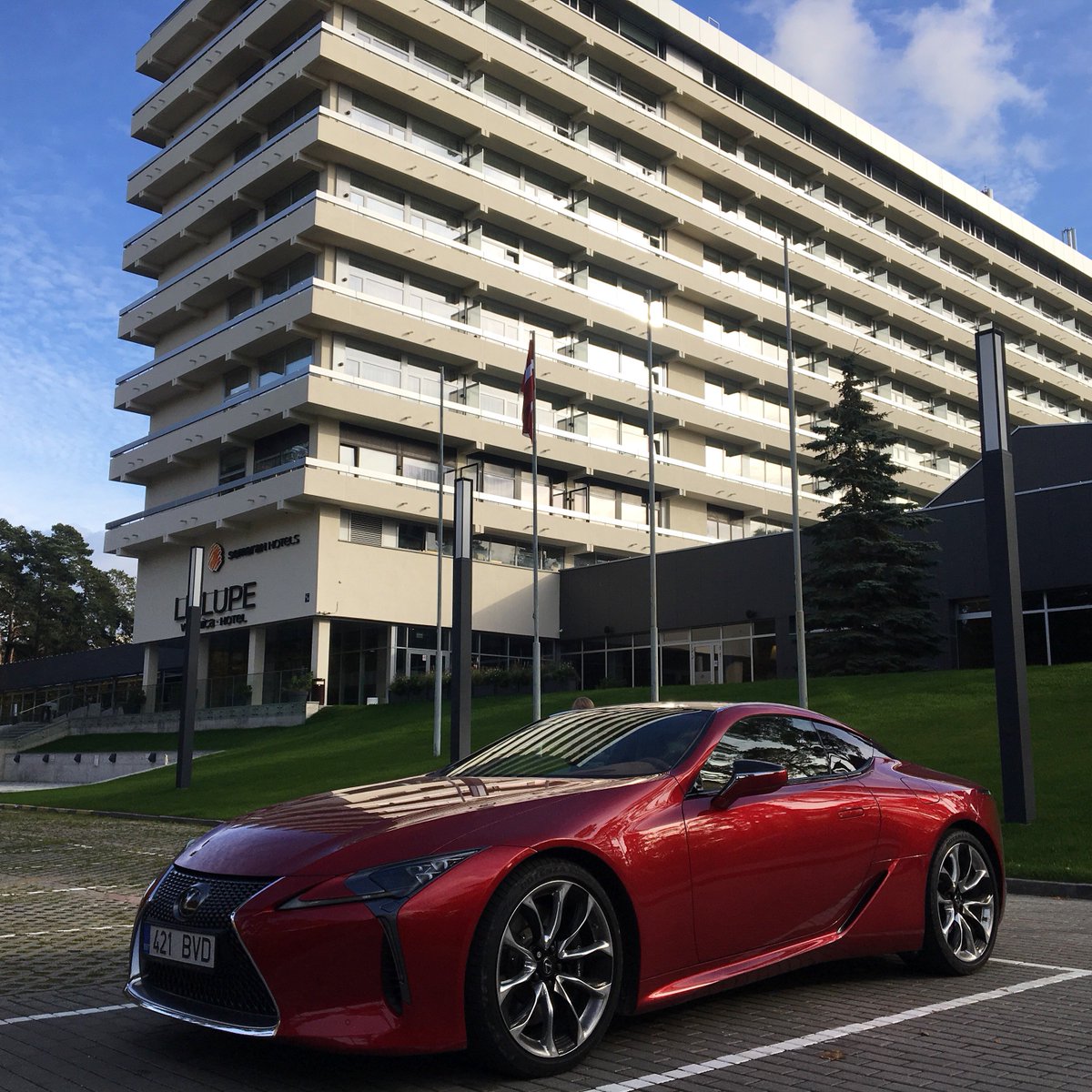 SemaraHHotels's tweet photo. Perfekta saderība :) #jurmala #lielupe #lexus https://t.co/aCB6KMWt5m