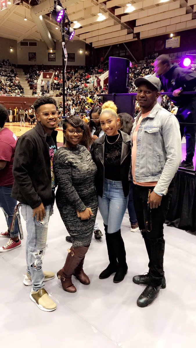 TheReal_QMac's tweet photo. When Shaw Mister & Miss SAB get together with NCCU Mister & Miss SAB 👑 Its Always A Good Time #HomecomingKickOff #TurnuporTransfer https://t.co/7zZSAdQ9SS