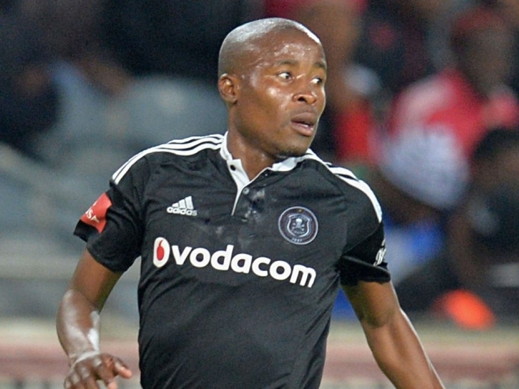 SABreakingNews's tweet photo. #Matlaba: #Bucs fans must be happy. https://t.co/ug4vBc3nyh But will #OrlandoPirates fans be happy at the end of Saturday? https://t.co/zOYeIMWuyv