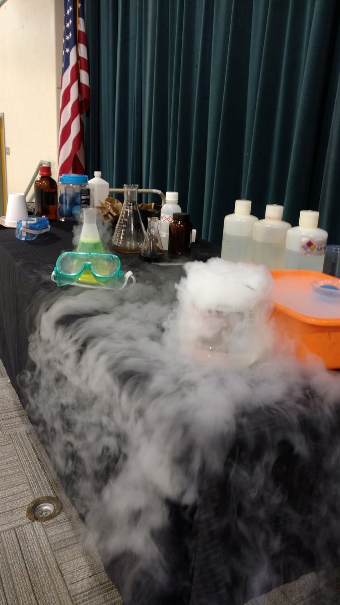 GCscienceedu's tweet photo. A little chemistry magic all day today at Lakeview Primary! #NCW30years #gcscienceedu #georgiacollege #STEMing https://t.co/JqNjokYS0o