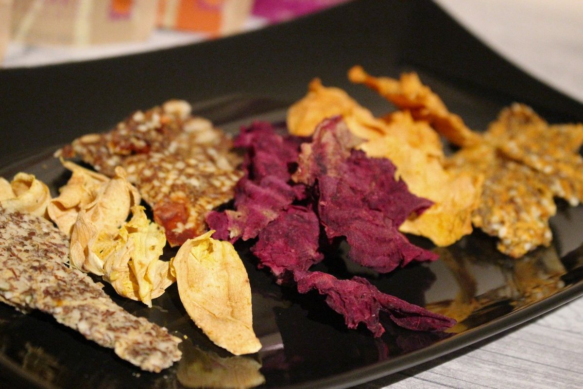 Naturlichanders's tweet photo. About our #healthy #vegan #glutenfree #dairfree #crackers and #chips >> https://t.co/Wf1kq6Pf1u https://t.co/N5rE2OkidS
