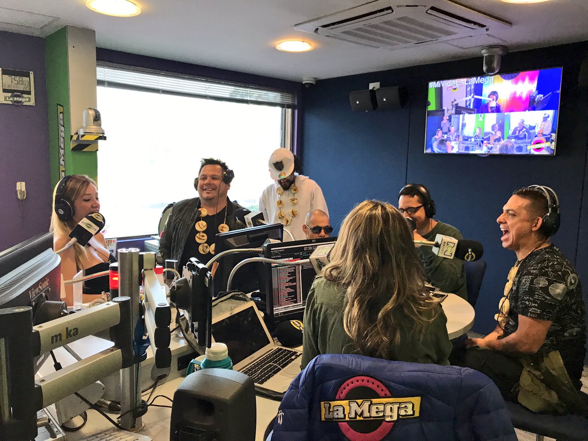 kokoykoronel's tweet photo. Al aire en @LaMega con lo nuevo #yurleidy conectados ya !!#tocapues !!! https://t.co/YALvmtJCBQ