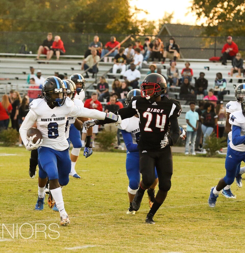 Nayglizzy1's tweet photo. #SeniorNight🙇🏾 https://t.co/kIiElMuLcc