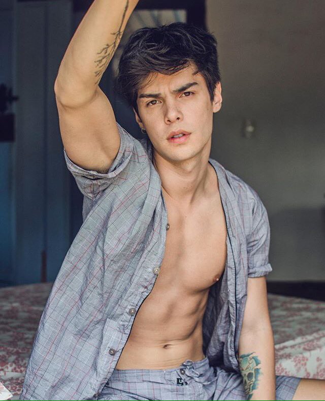 ueharaphl's tweet photo. Some inspiration for your feed 💓
- Nikè
#vinixph #viniuehara https://t.co/rHzb6Qp9rc