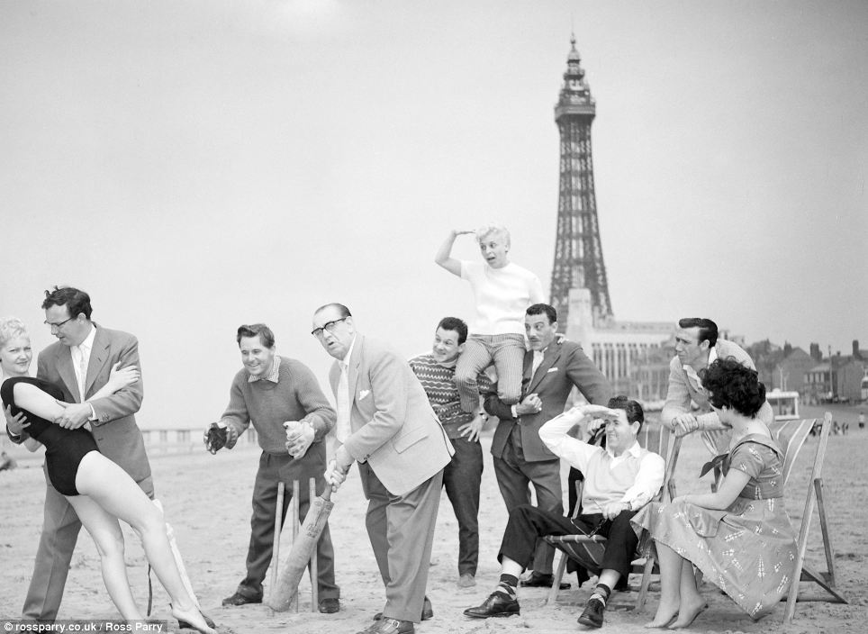 Blackpool tower at 125 DMlUqYMX4AEjudS - Blackpool tower at 125