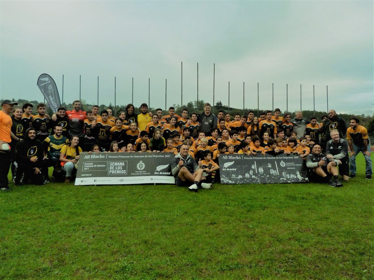 _ZAZO__'s tweet photo. A sido un honor entrenar con vosotros @AllBlacks gracias :) https://t.co/rEpIlyiMm7