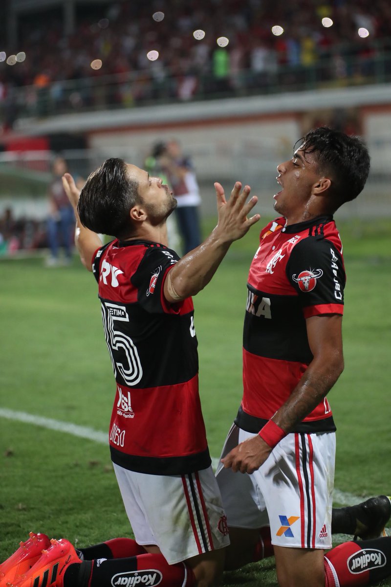 LucasPaqueta97's tweet photo. Toda honra e glória a Deus pela noite maravilhosa e mais 3 pontos conquistados! Seguimos firmes 
🙏🏾🔴⚫️ https://t.co/rTS99x6Zfi