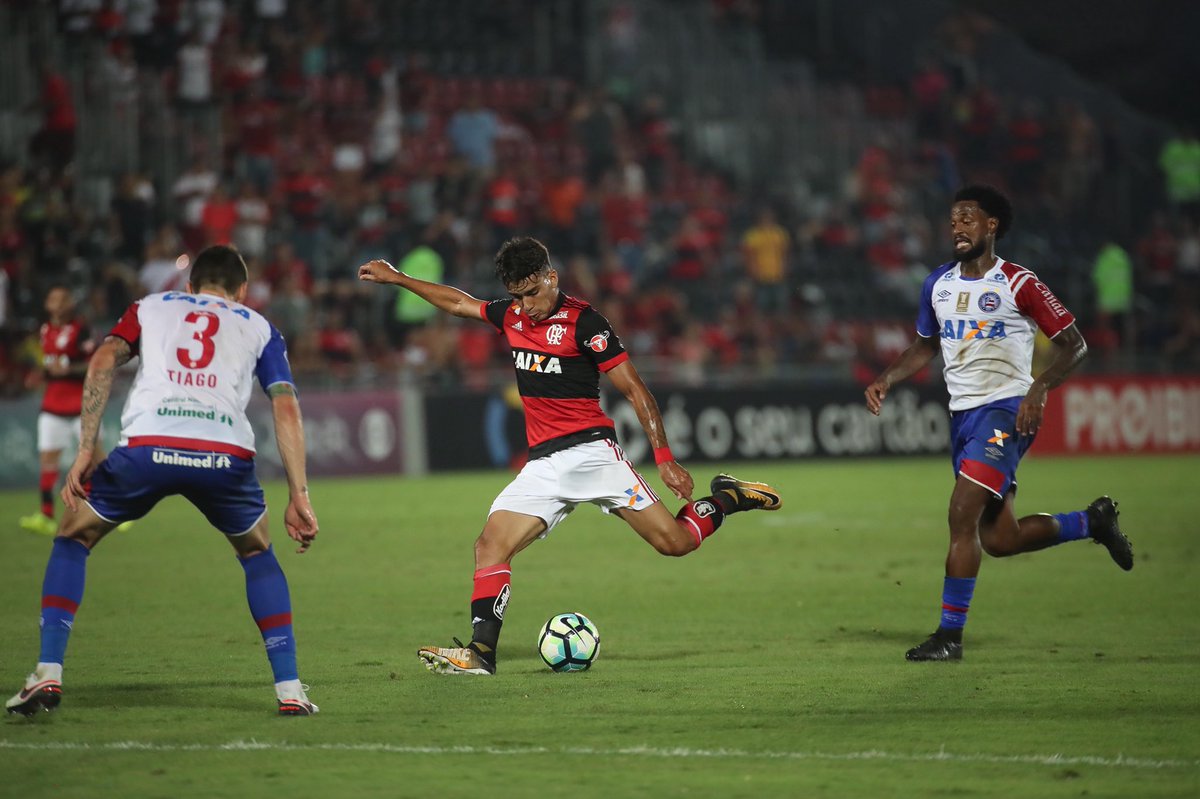 LucasPaqueta97's tweet photo. Toda honra e glória a Deus pela noite maravilhosa e mais 3 pontos conquistados! Seguimos firmes 
🙏🏾🔴⚫️ https://t.co/rTS99x6Zfi