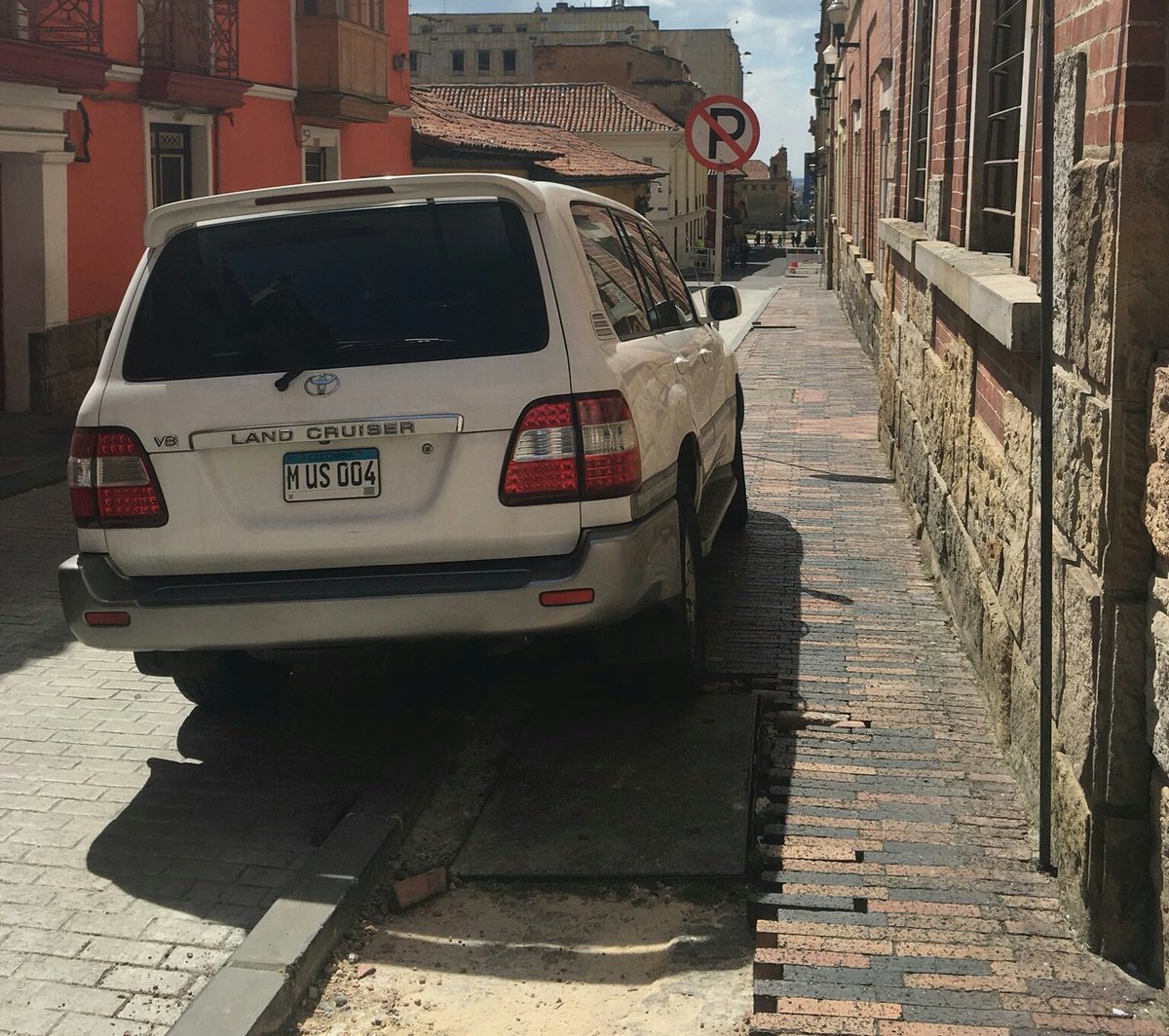 MultandoEscolta's tweet image. Funcionarios y diplomáticos a diario se burlan de @Bogota!
Su "ímpetu" destruye esfuerzos por educar al ciudadano