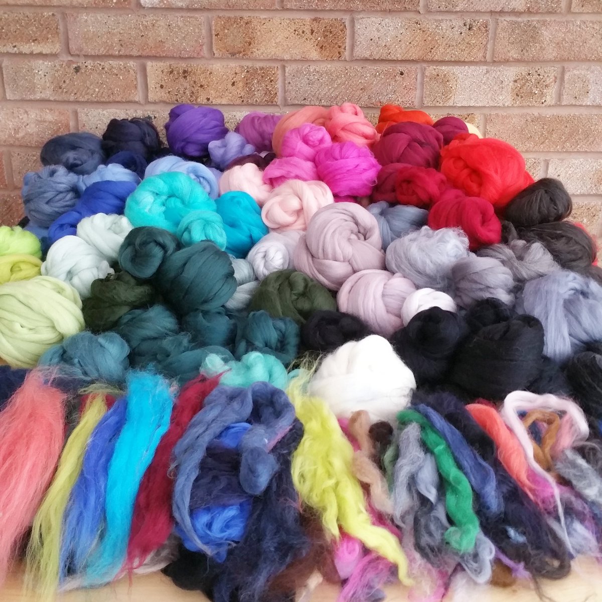 seasheepshe's tweet photo. 😍 I'm in woolly heaven! Just a small delivery of lap waste and end of run mixed tops ready for batt making, oh yeah! #fibre #spinning https://t.co/5z0EOz40c0