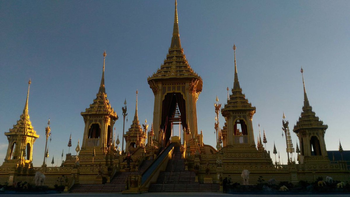 js100radio's tweet photo. “ทิพย์พิมานจากฟ้ามาสู่ดิน รอรับองค์ภูมินทร์กลับสวรรค์” https://t.co/Hb9HxJBqzR