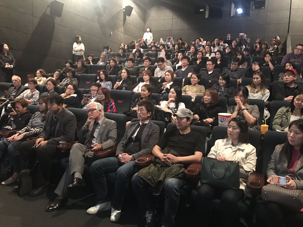 "영화의 마지막 장면이 인상 깊었다. 돌아가셨음에도 남아 있는 분들에게 축제의 기분을 전한다는 것, 얼마나 행복한 일인가. 감동적인 순간으로...