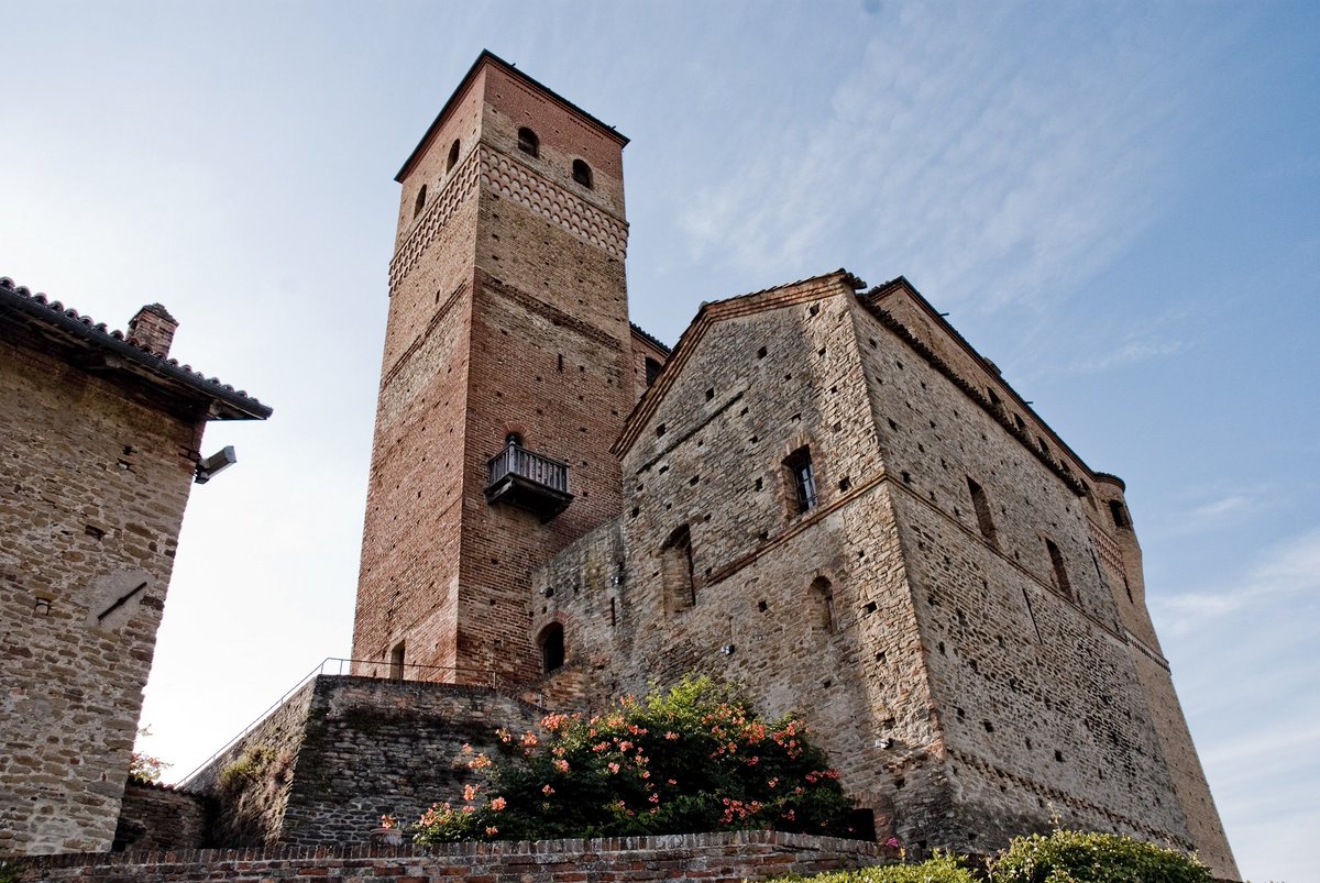DRMuseiPIE's tweet photo. Buongiorno! Oggi #23ott aperto Castello di Serralunga (14.30-18.30). Gli altri musei osservano giorno di chiusura settimanale #museipiemonte https://t.co/6yw3siKOUf