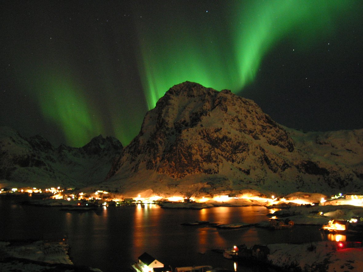DestinationPost's tweet photo. #Nordlys sesongen er i gang! #Visitharstad #harstad https://t.co/zrhBbMhdRk