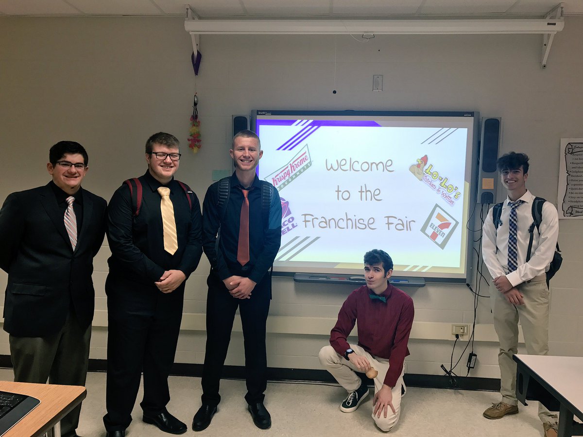 MrsGeeUE's tweet image. Great job today at the Franchise Fair! #entrepreneurshipclass