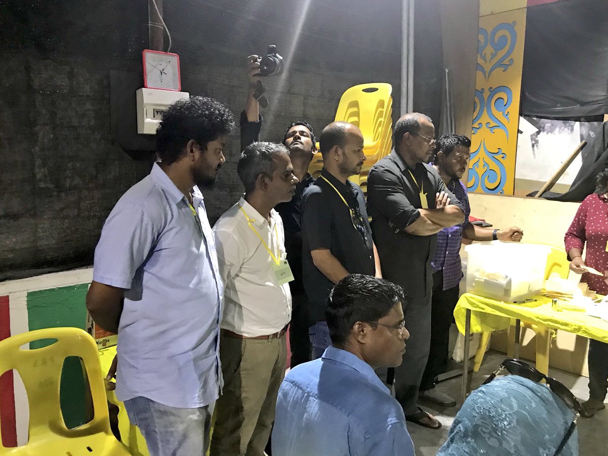 Simwarr's tweet photo. MDP ge Chairperson ge Naibu Idhaaree adhi Maalee ge Inthikhaabuge vote gunan fashaifi 

#MDPDCPElection https://t.co/mt89hSCmbU
