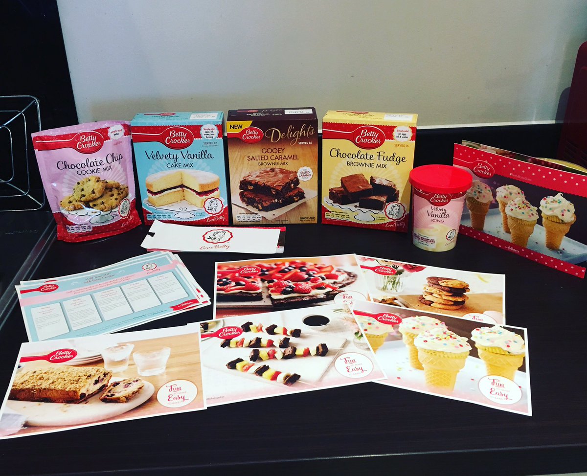 Tasahaa's tweet photo. Lovely delivery today from TheInsidersuk! can't wait to try the Salted caramel brownies 😋😋#bettycrocker #spon #BettyBakeDay #TheInsidersuk https://t.co/cseD4JsgbI