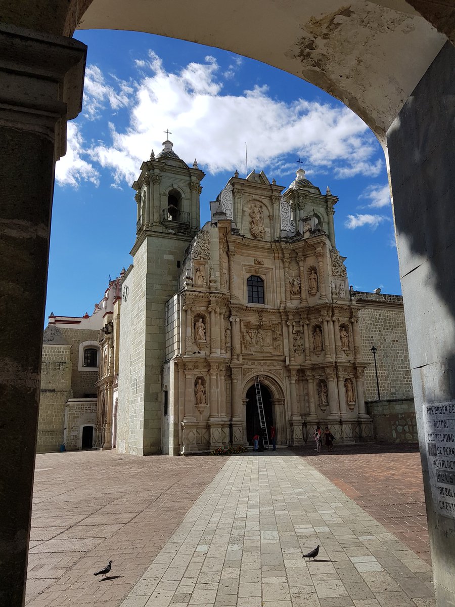 tato_sanchez's tweet photo. #LaSoledad y #SantoDomingo, infaltables.
Cada vez que vengo están más bonitos.
Templos que hacen suspirar siempre!
#Oaxaca #Mexico https://t.co/q1VF2pqXR2