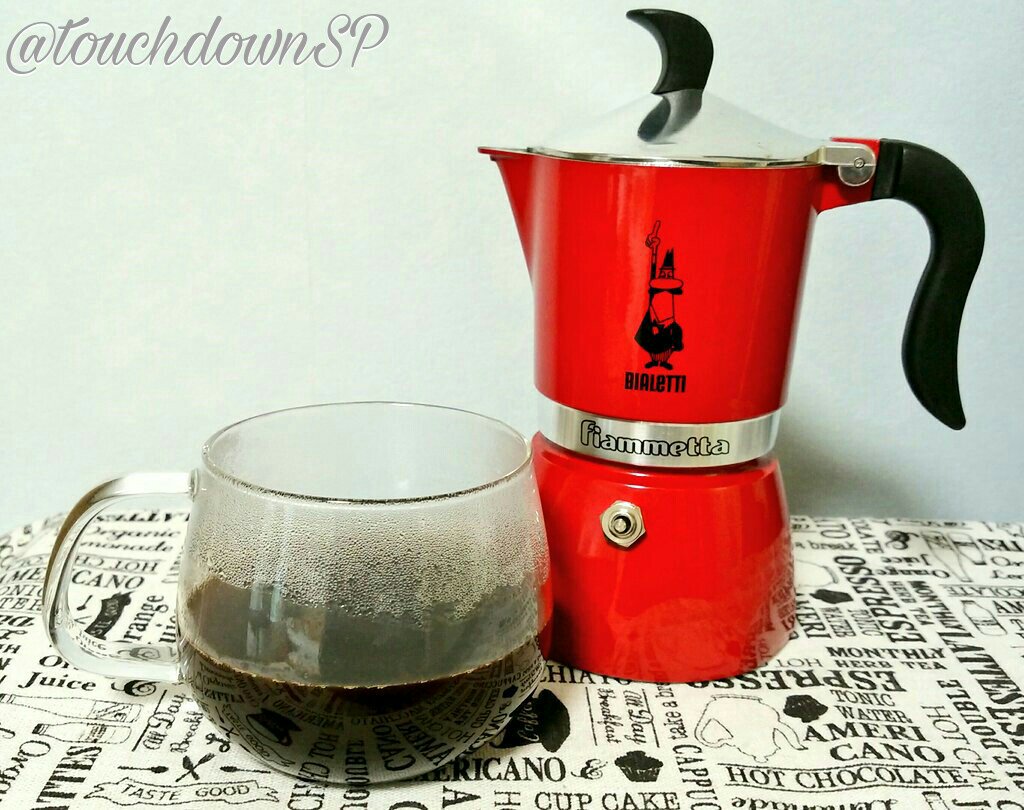 touchdownSP's tweet photo. 【定期:自己紹介】
毎日のように淹れるコーヒー好き。
主にドリップとごま煎り器焙煎(^^*)
時間のある休日には、アレンジやマキネッタも。

珈琲には様々な楽しみ方や考え方があるので、それらについて話し合えたらと思ってます。稀にお茶も。
お互いの珈琲生活を尊重し合えますように！ https://t.co/tRkTX8z0PA