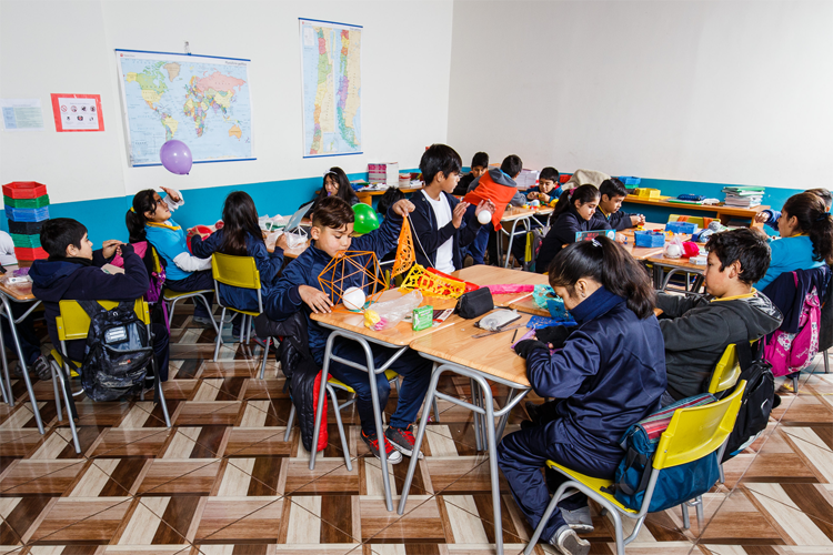 Educacion2020's tweet photo. Profe @meiximeixi y #RedesDeTutoría: "estructura actual de la sala de clases está dejando atrás a los estudiantes” https://t.co/bq9vdqPd7V https://t.co/gSoCNciMRo