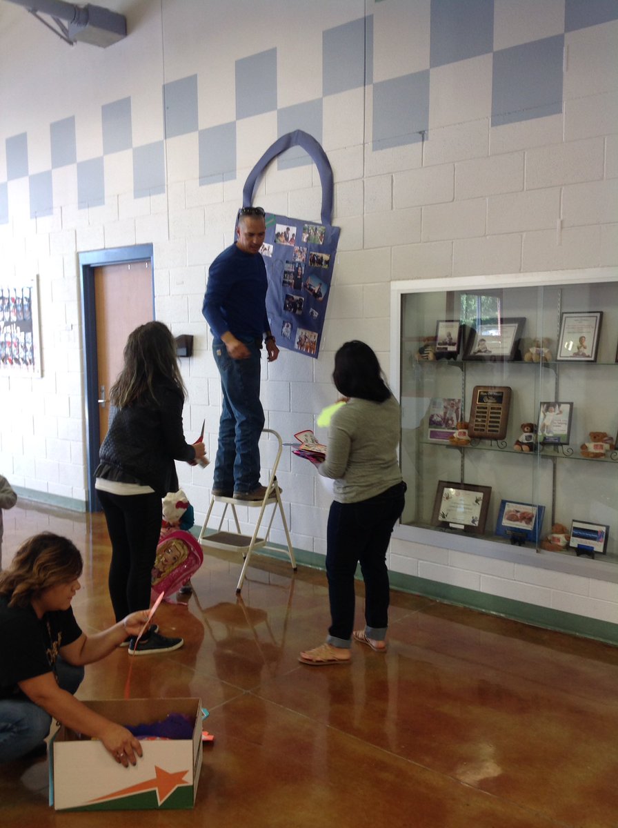 Parents helping Lamar to decorate for Red Ribbon Week! #lamareec