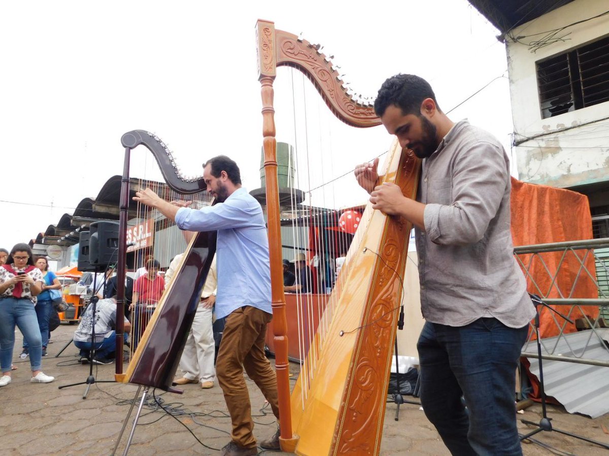 Los hermanos <a href="/SixtoCorbalan/">Sixto Corbalán</a>  y <a href="/Juanjo_Corbalan/">Juanjo Corbalán</a> con nuestra dulce arpa paraguaya apoyan al #AbastoSolidario. ¡Gracias!

#YoComproEnElAbasto