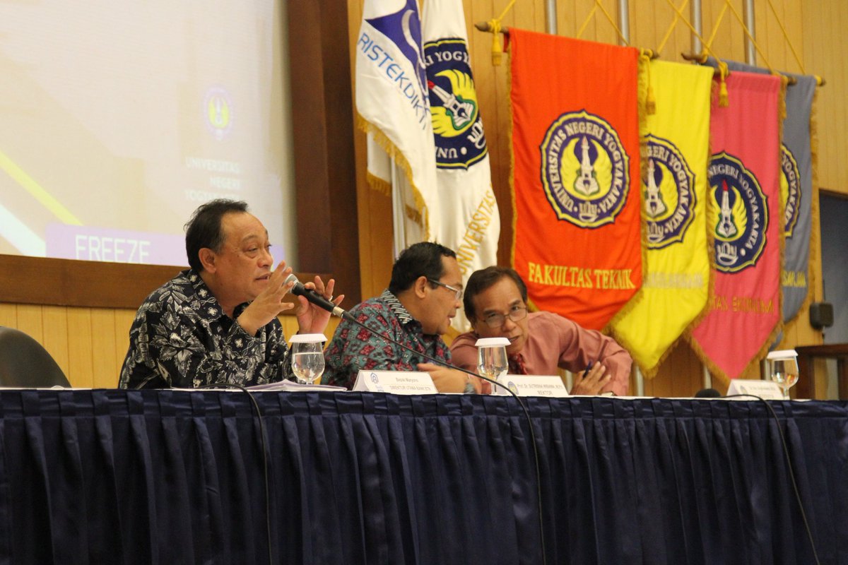 dodybtn's tweet photo. Memberikan kuliah umum di dpn ratusan mahasiswa Univ Negeri Yogyakarta utk mengajak bersama mengambil peran bangun Ind sbg entepreneur muda https://t.co/omxbHz81LS