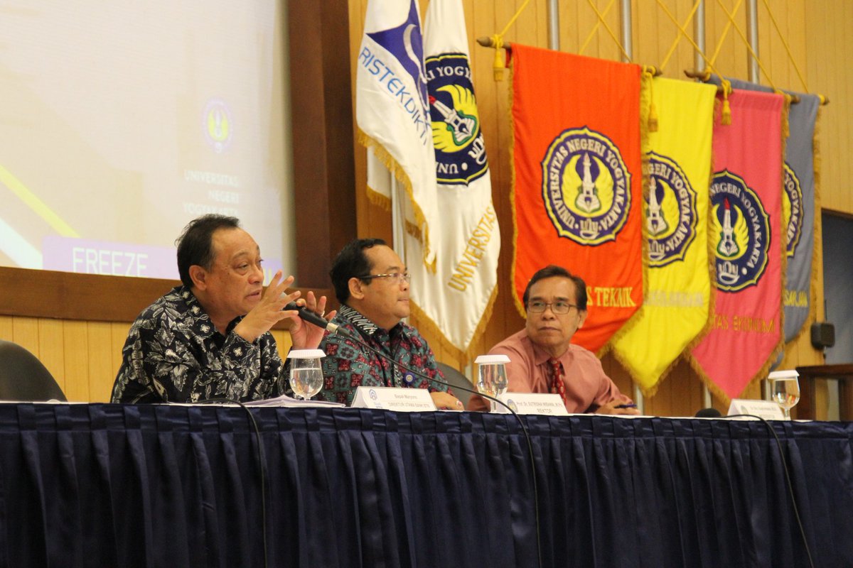 dodybtn's tweet photo. Memberikan kuliah umum di dpn ratusan mahasiswa Univ Negeri Yogyakarta utk mengajak bersama mengambil peran bangun Ind sbg entepreneur muda https://t.co/omxbHz81LS
