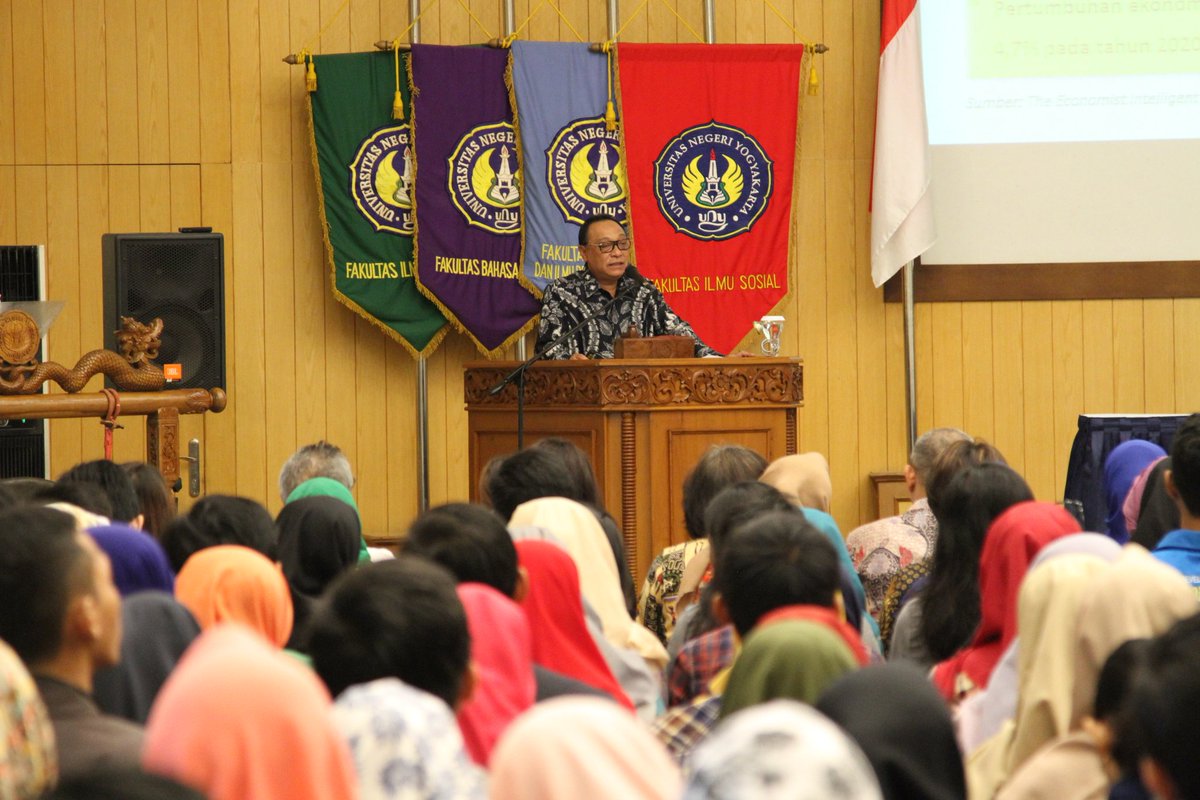 dodybtn's tweet photo. Memberikan kuliah umum di dpn ratusan mahasiswa Univ Negeri Yogyakarta utk mengajak bersama mengambil peran bangun Ind sbg entepreneur muda https://t.co/omxbHz81LS