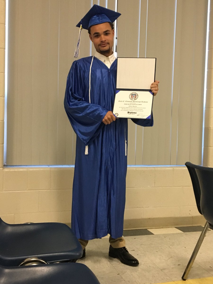 706goldii's tweet photo. Ayeeeeee I did it 🎓 Leaving Job Corps with my drivers permit , Material Handling Certified , CLA , OSHA , &amp; 7 other certifications ✊🏽 #E4S https://t.co/Iu0fsbBbXF
