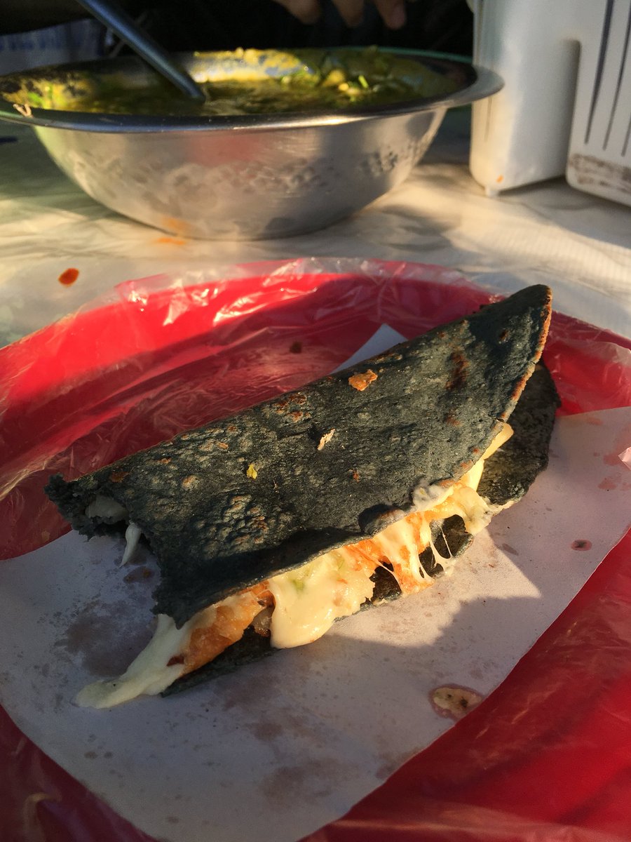 WhoIsAletz's tweet photo. Quesadillas de tianguis maylob. #ViernesDeGanarSeguidores #viernesdeganarkilos #viernesdetianguis #dopesope https://t.co/hXGwpTnXFx