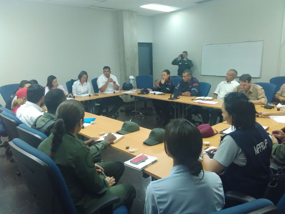 mineducacion_ve's tweet photo. #Trujillo Organismos de seguridad se reunieron para la activación del Plan Integrado de Seguridad Escolar desde la @salatrujillompp https://t.co/wywltPsX5o