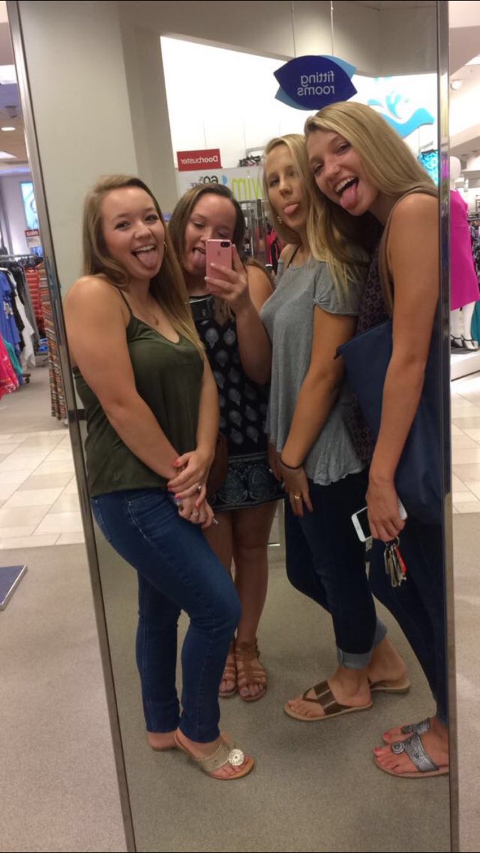 SiennaaTassonee's tweet photo. HAPPY BDAY HANAAHHH IMY live it up today!!💞🍬🎉@hanahriley https://t.co/N5NhggPHCj
