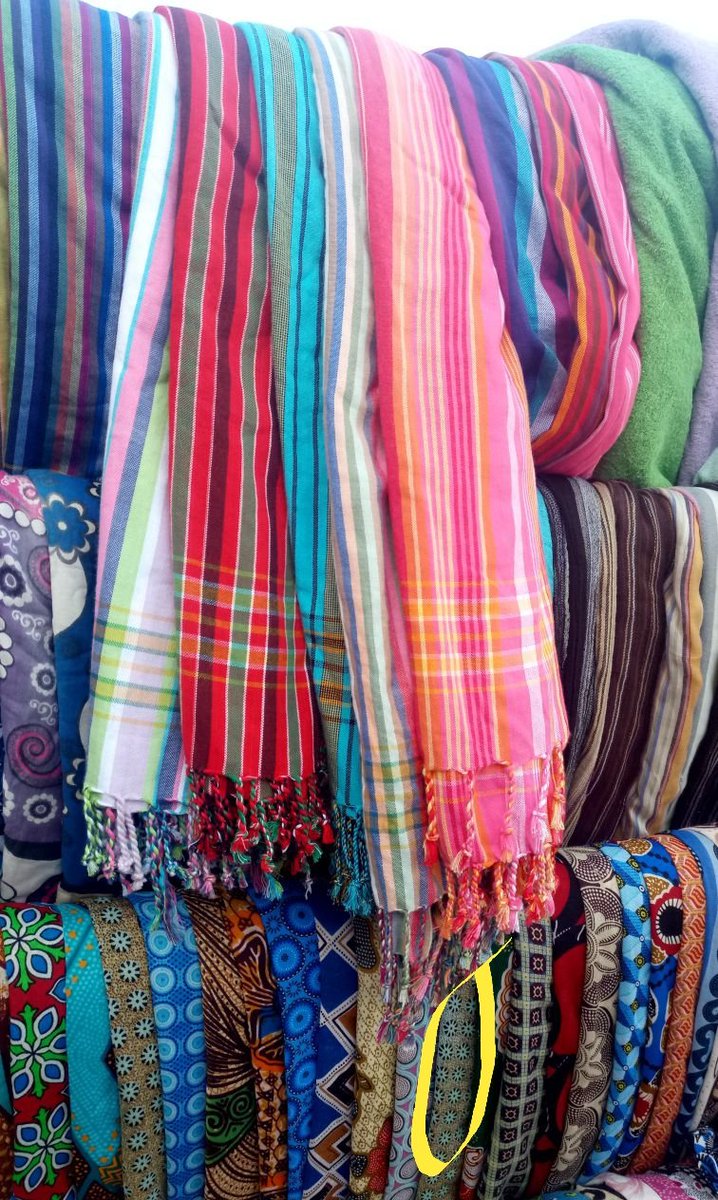 MuthuriKinyamu's tweet photo. Sokoni....bei ya jioni. #SupportLocal #AfroPrints #DianiIGTour https://t.co/DQdyLJFxQq