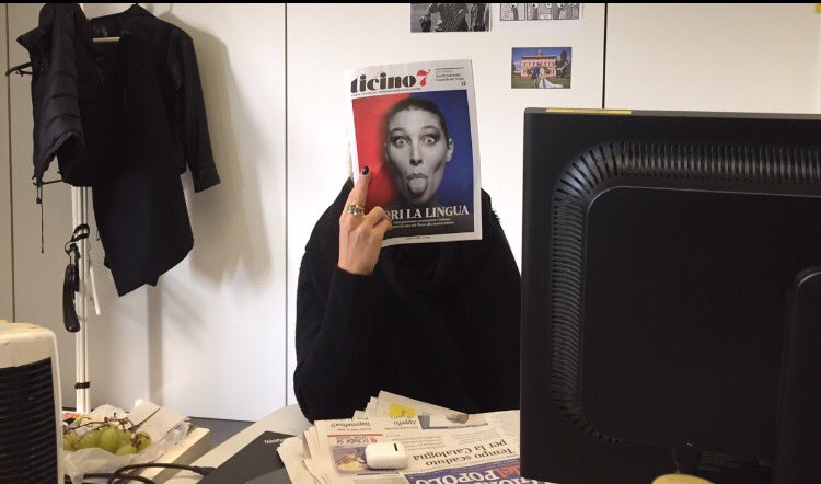 AndreaColandrea's tweet photo. Attimi di ilarità per alleggerire l'effetto delle news nella redazione del @CdT_Online con la bella copertina di @Ticino7_CH @ParidePelli https://t.co/37WotOIndD