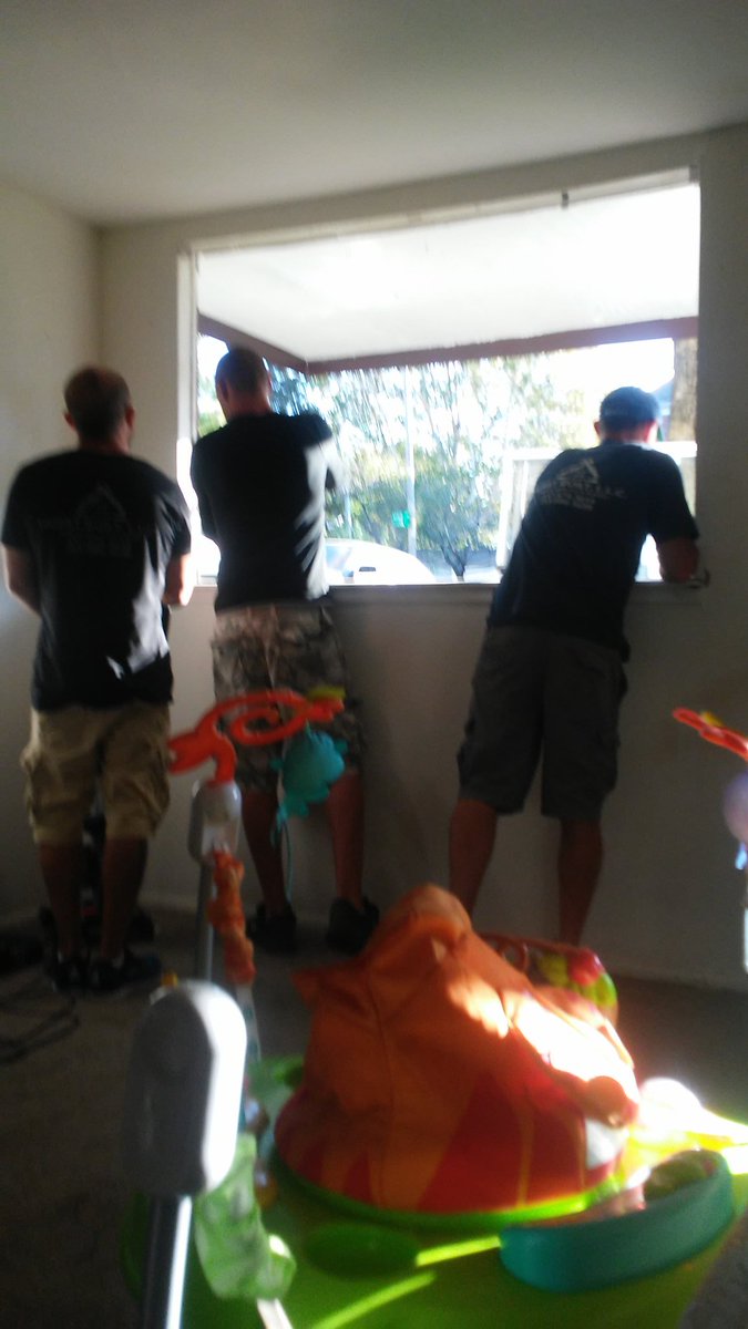 JJuggaLewis's tweet photo. So dope new windows https://t.co/UXION2ZDt1