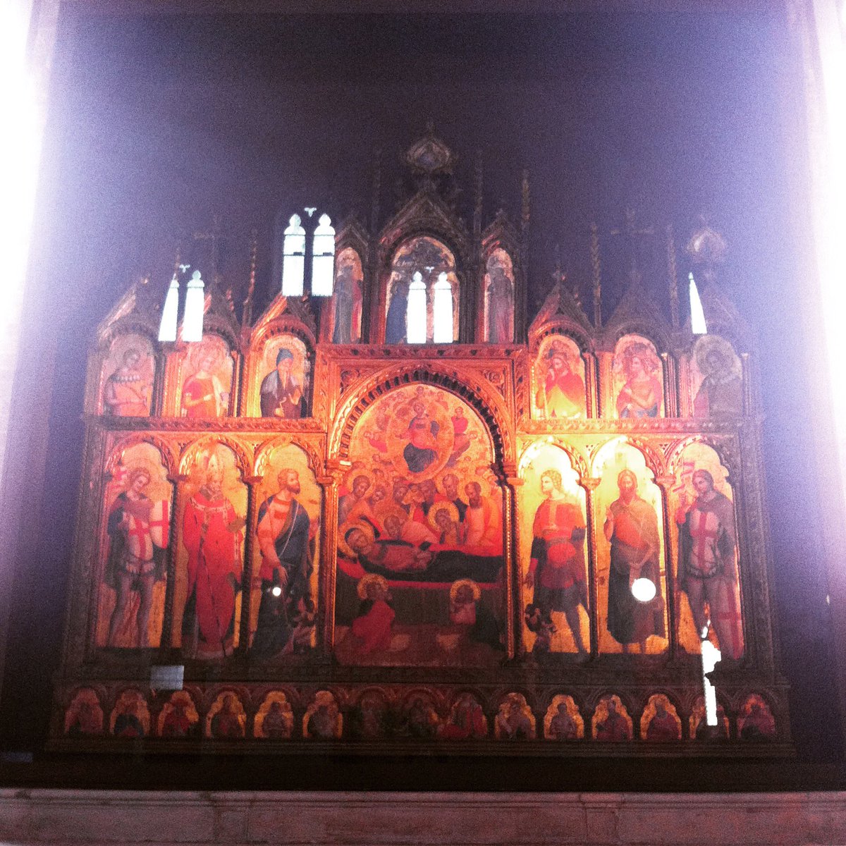 GuidandoVi's tweet image. Ecco a voi la “Dormitio Virginis” di Lorenzo Veneziano, custodita nel Duomo di #Vicenza.