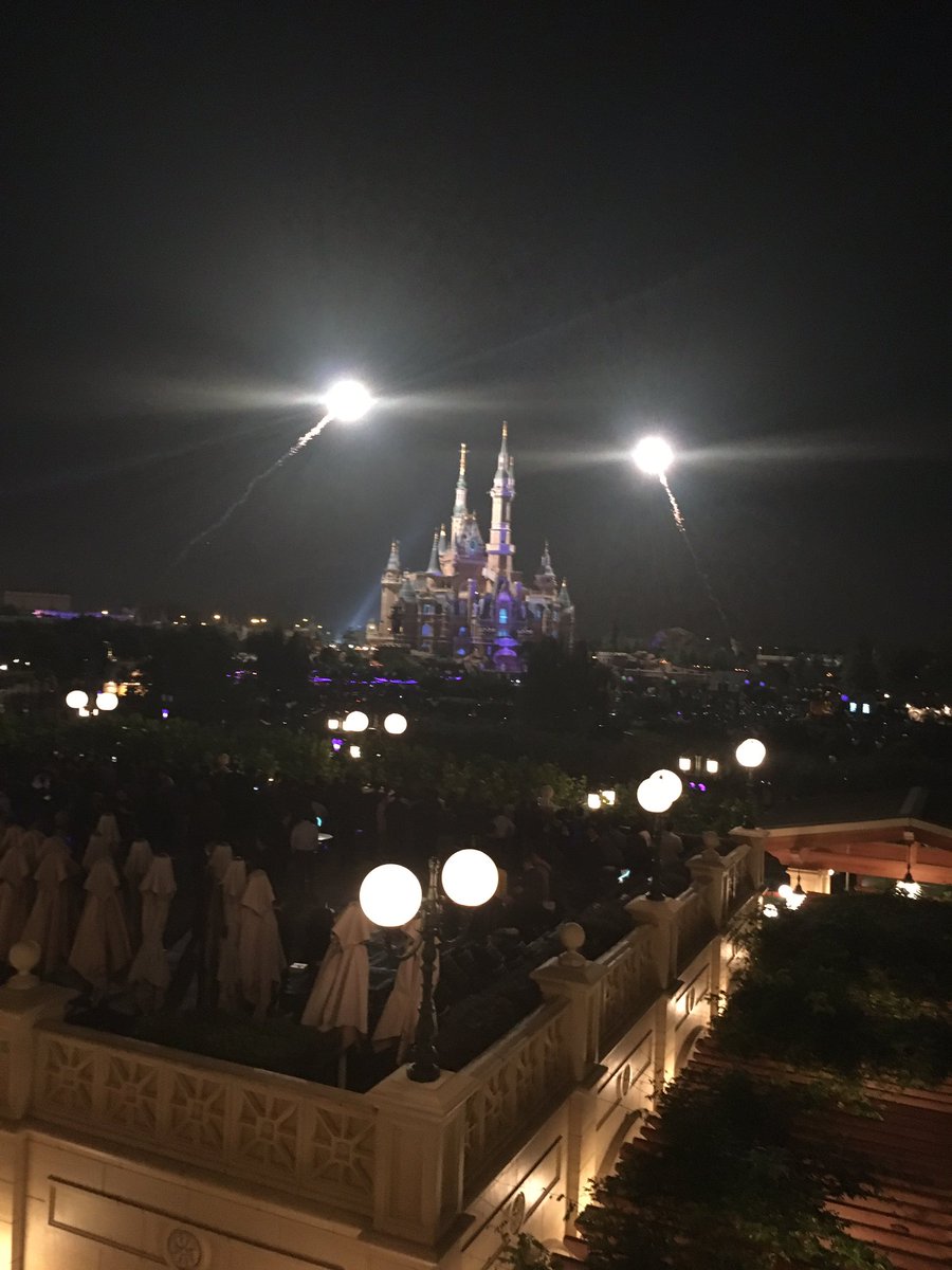 KingsBusEcon's tweet photo. Fantastic evening light show! https://t.co/x3oYogT90H