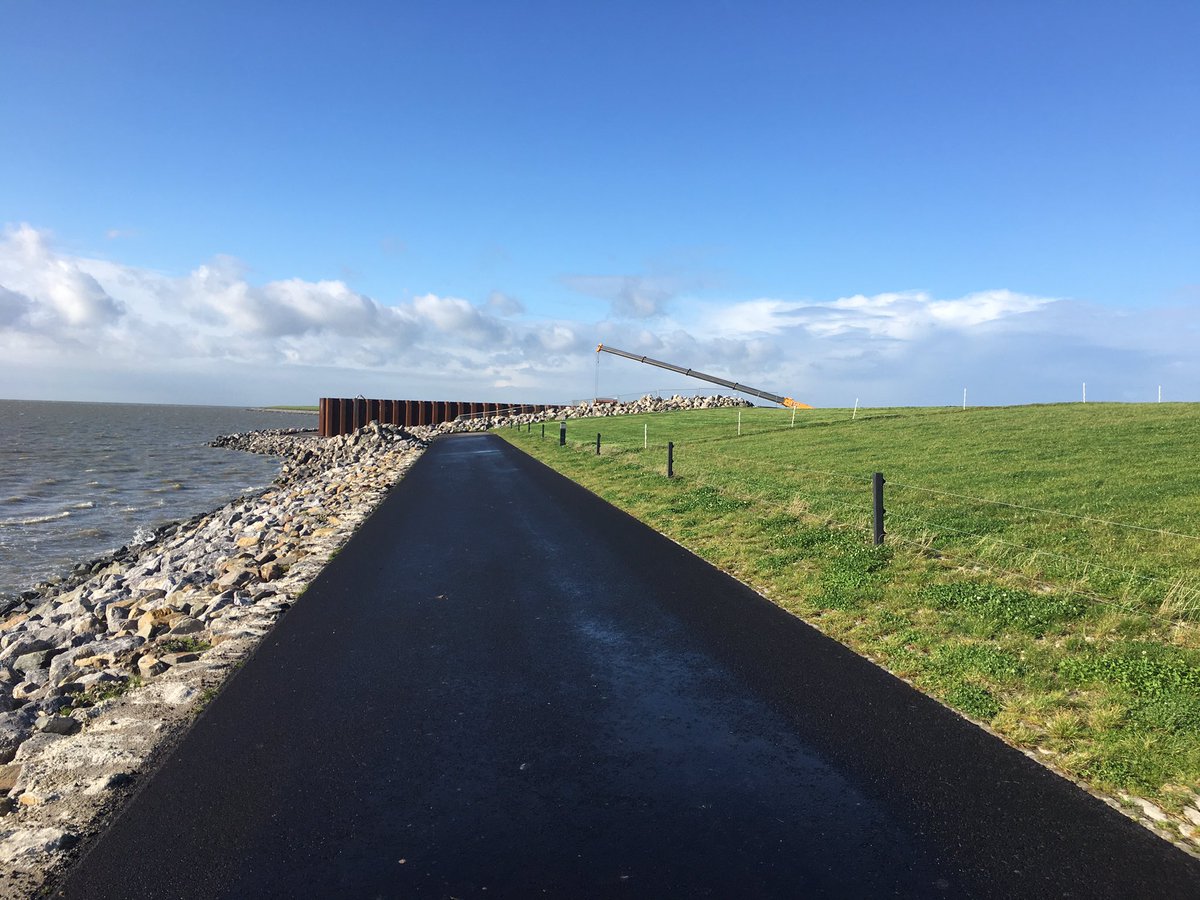 bewustbouwe's tweet photo. @dijkameland; 't grote werk,dijkverzwaring is gedaan'.Toch zijn de duikers ook nog indrukwekkend. @bewustebouwers info top vr eilandgangers! https://t.co/xWGJ6ugQ4o