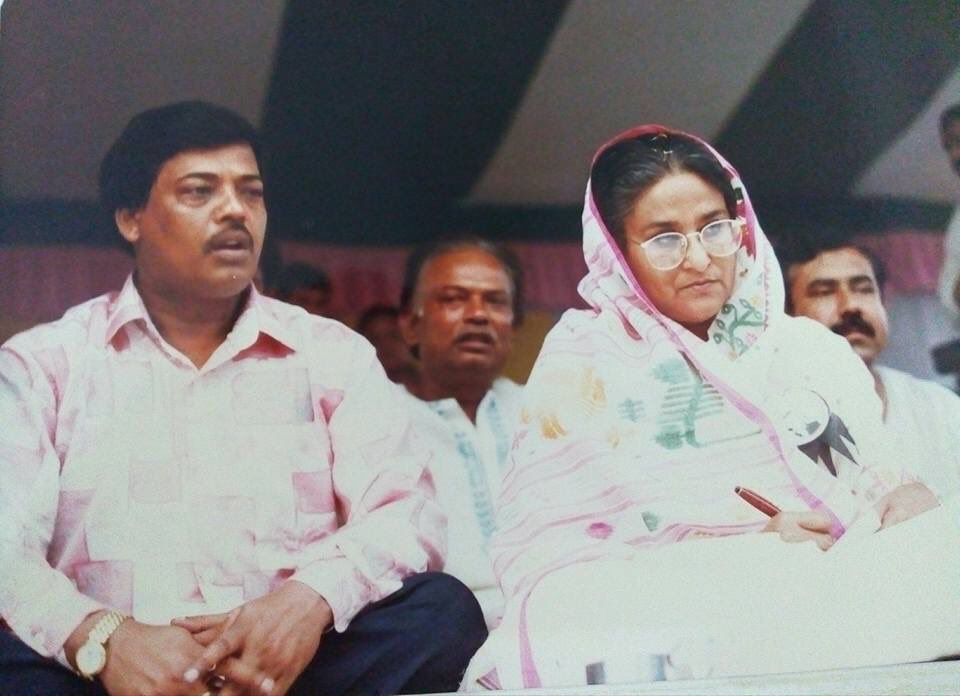 JohoraRahman's tweet photo. ফুপ্পির সাথে বাবার কিছু স্মরণীয় মুহূর্ত |#FormerChairmanofShyampur #LutforRahman #LutforChairman #SheikhHasina #PrimeMinisterofBangladesh https://t.co/L68F1TMUWJ