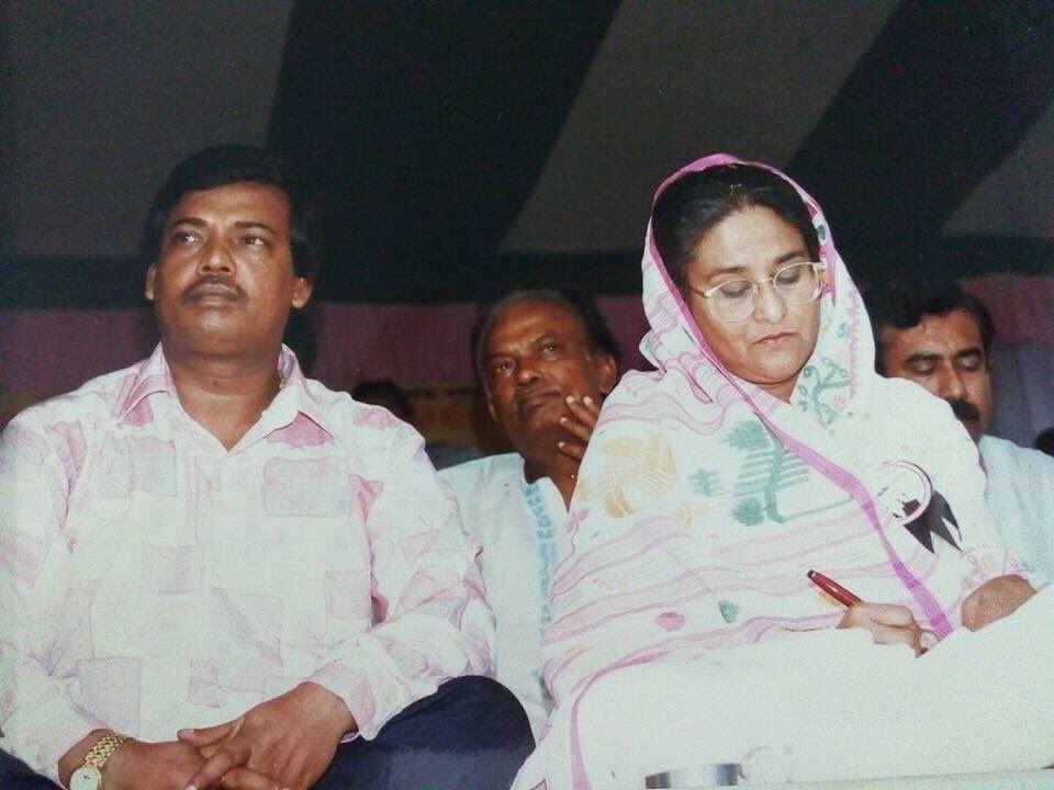 JohoraRahman's tweet photo. ফুপ্পির সাথে বাবার কিছু স্মরণীয় মুহূর্ত |#FormerChairmanofShyampur #LutforRahman #LutforChairman #SheikhHasina #PrimeMinisterofBangladesh https://t.co/L68F1TMUWJ