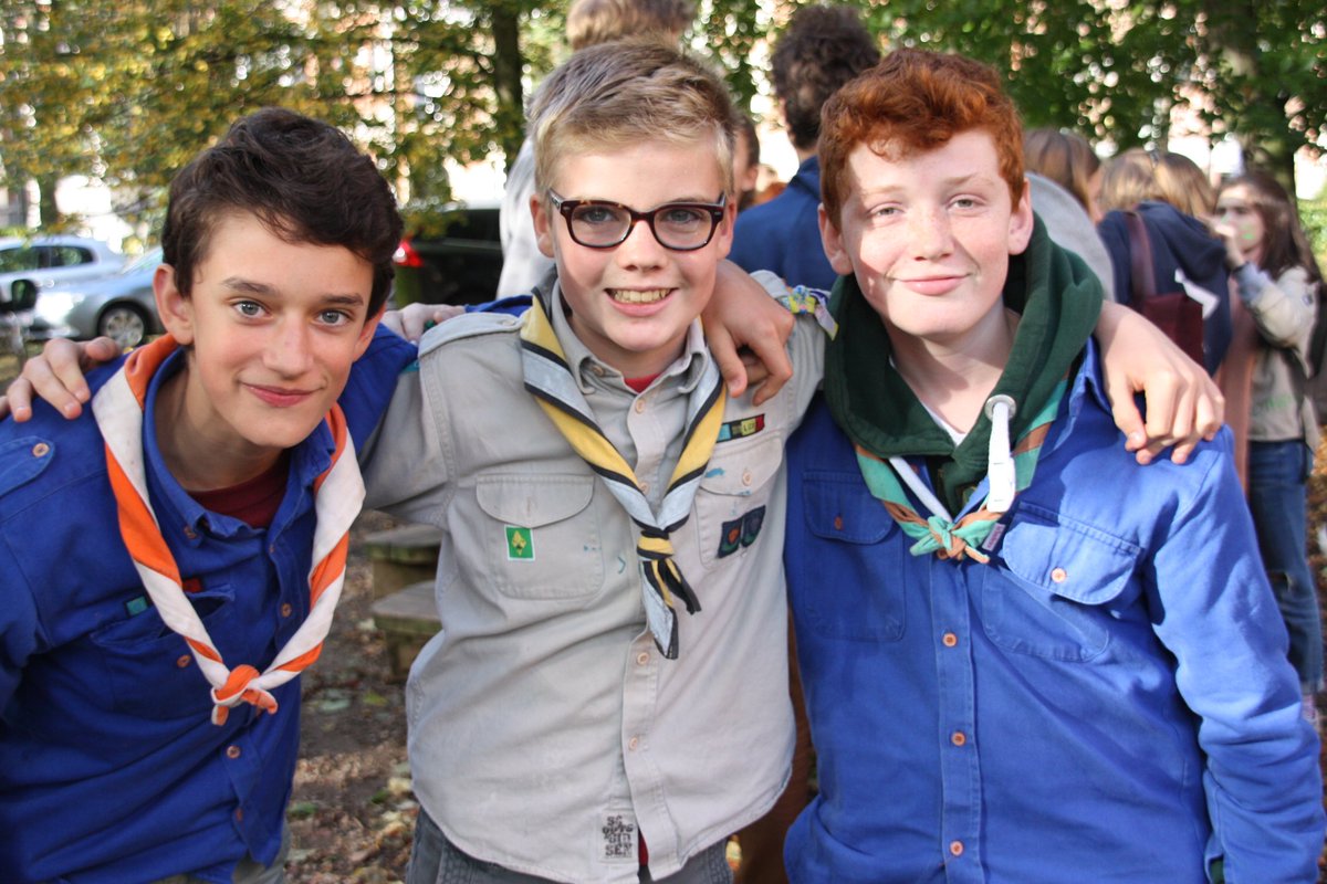 KAEtterbeek's tweet photo. Heel wat enthousiaste leerlingen in uniform vandaag op school en het is er geen van de school #dagvandejeugdbeweging https://t.co/81zHa1waBr
