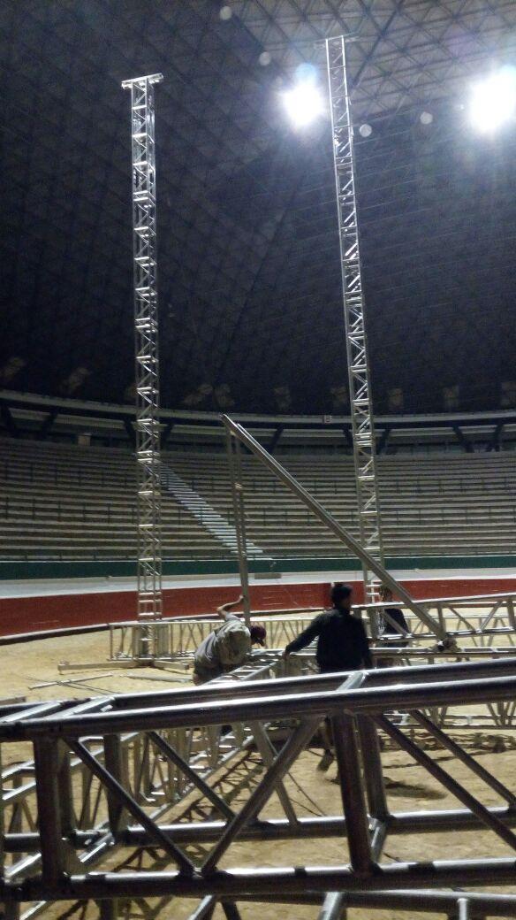 OrizabaIn's tweet photo. La plaza de toros se prepara para recibir a @EmmanuelOficial y @MijaresOficial . Este sabado 21 de octubre #Orizaba https://t.co/ljvuujPD5v
