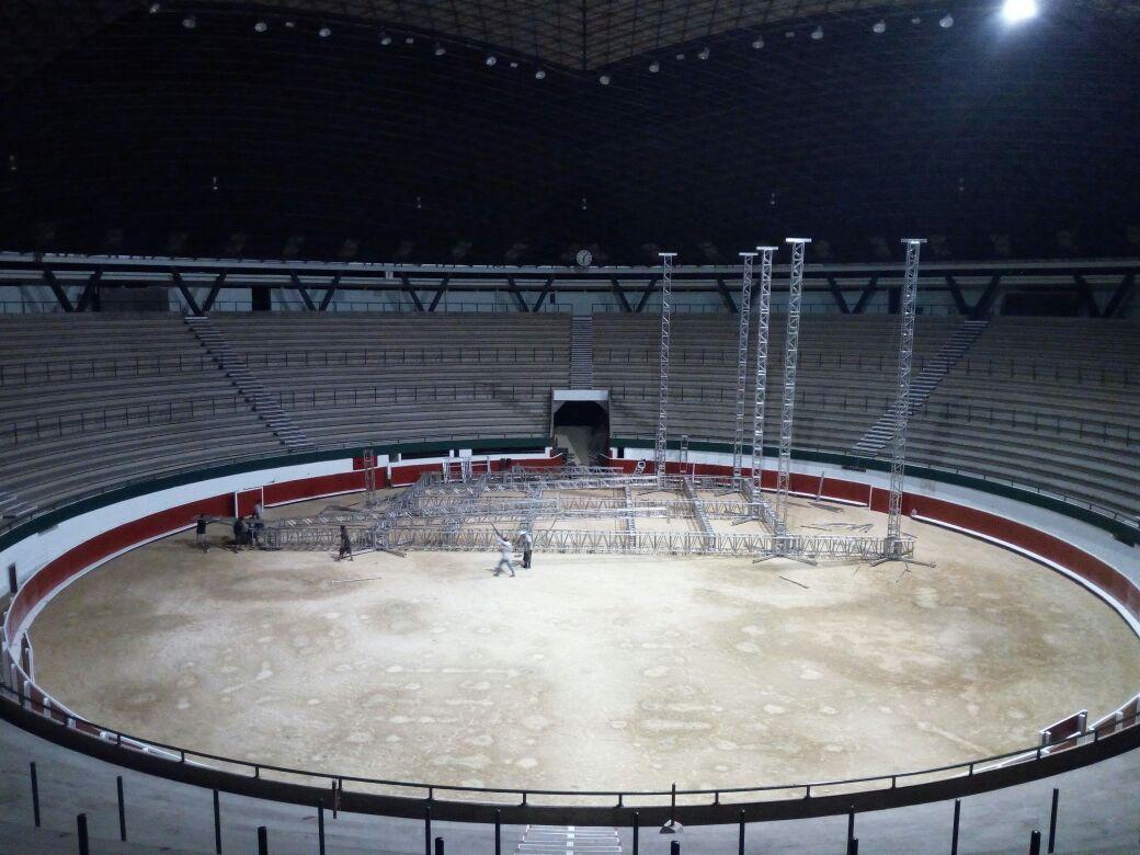 OrizabaIn's tweet photo. La plaza de toros se prepara para recibir a @EmmanuelOficial y @MijaresOficial . Este sabado 21 de octubre #Orizaba https://t.co/ljvuujPD5v